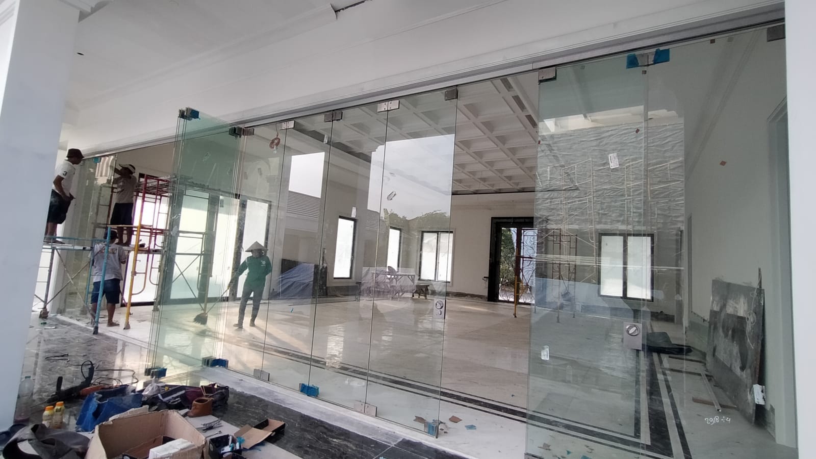 pintu lipat kaca frameless
