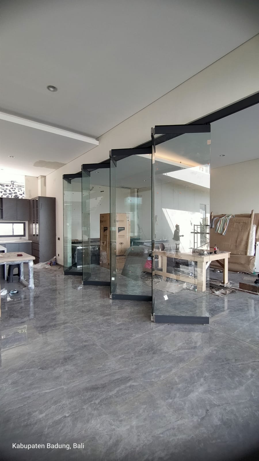 Pintu frameless