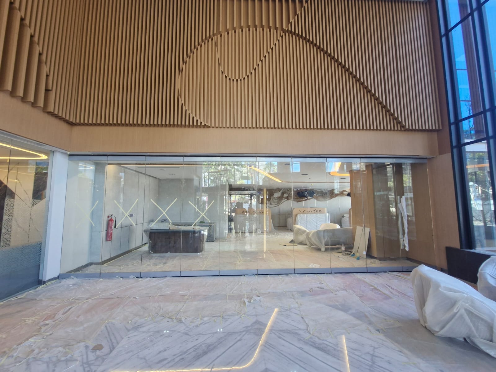 Pintu kaca kantor