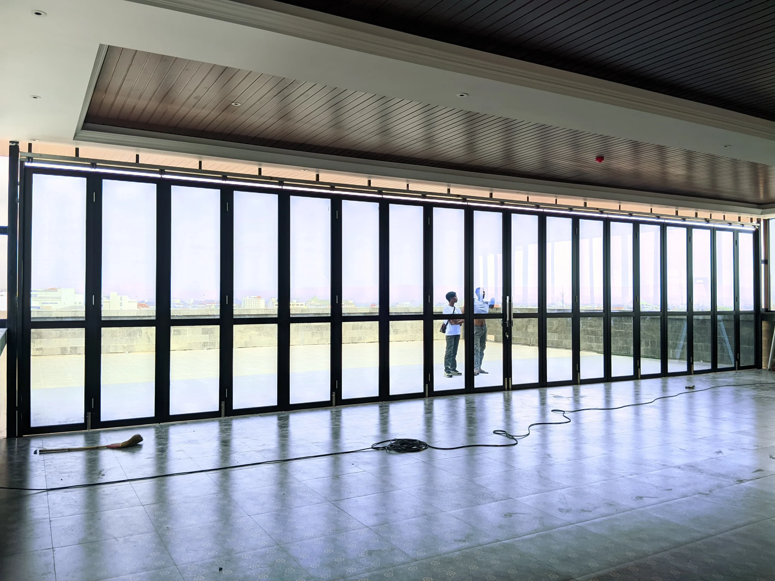 pintu kaca aluminium